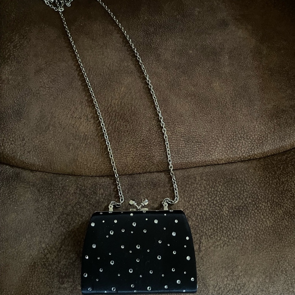 ornate quiet luxury kiss lock coin purse